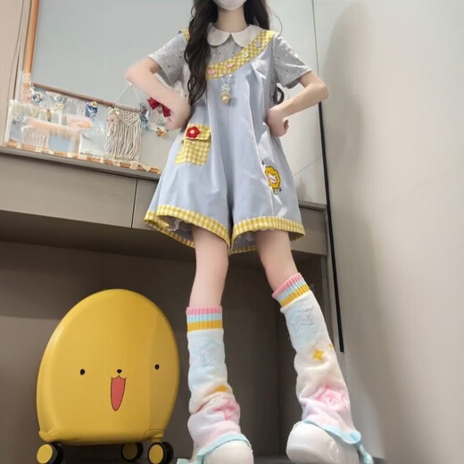 Yingtang Japanese college-style girl outfit complete set of cartoon childlike loose overalls with colorful dot dolls. Set of blue overalls + doll collar top not included. One size fits all