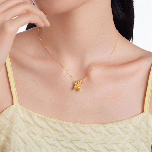 Saifei's birthday gift: 18K gold pendant, you'll get rich immediately. Diamond ring inlaid moissanite pendant for your girlfriend. 18K gold pendant