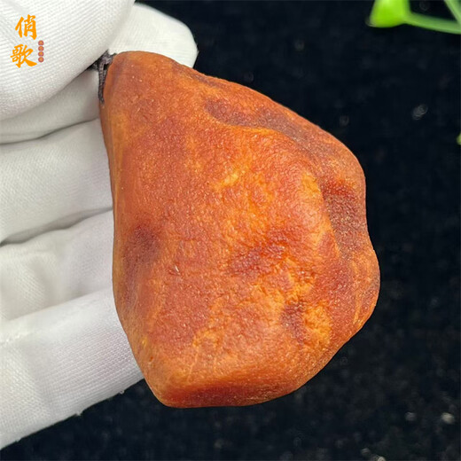 Qiaoge natural beeswax genuine raw stone handle piece Baltic amber flower wax pendant 34.37 grams