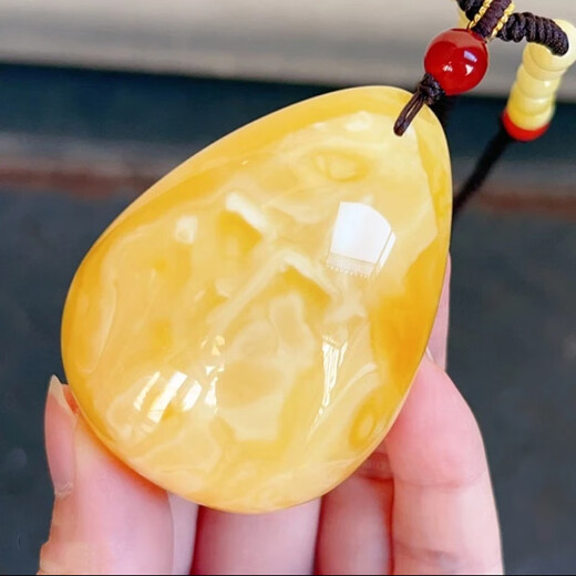 Layun Feiyin high-end Russian beeswax pendant, natural raw ore, unoptimized raw stone, complete clavicle chain, orphan collection, full wax yellow and white flowers, about 37 grams, orphan