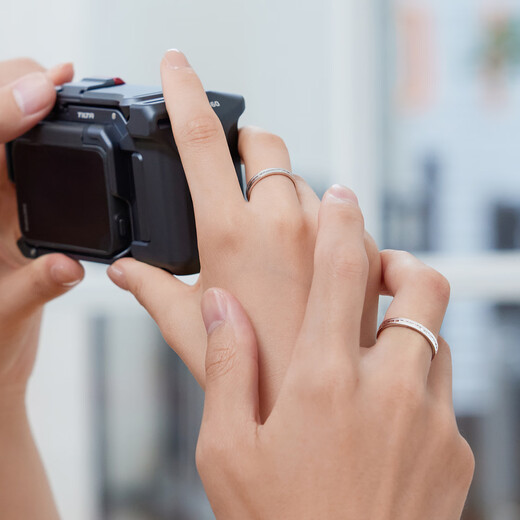 Lukfook Jewelry platinum 950 beaded wave pattern platinum ring for men and women, couple ring, single price F63TBPR0018 No. 8-2.90g (including labor cost 270 yuan)