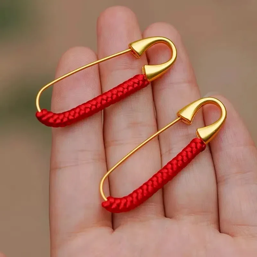 Creative hand-knitted diamond knot red rope children's baby baby maternity clothes brooch fixed sand gold pin 1 diamond knot pin with needle cap