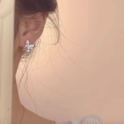 Other brands of oil-drip zirconium butterfly pearl earrings for women, light luxury niche, high-end temperament earrings, unique earrings, birthday gifts, silver butterfly pearl earrings, one pair