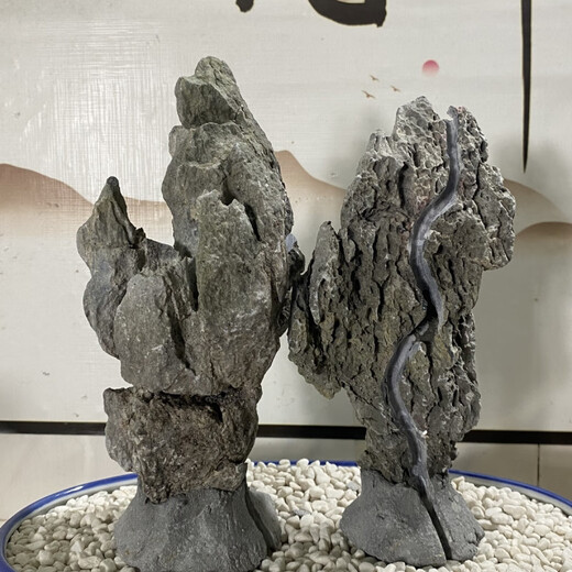 The raw stone is slotted and attached to the stone bonsai, which can be attached with elm, golden bean, fish tank, rockery, garden landscaping stone 13-17cm (slotted model will be shipped randomly)