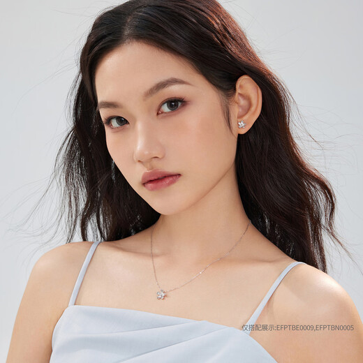 Lukfook Jewelry Platinum Stud Earrings Small Flower Platinum 950 Earrings Price EFPTBE0009 Approximately 1.86 grams