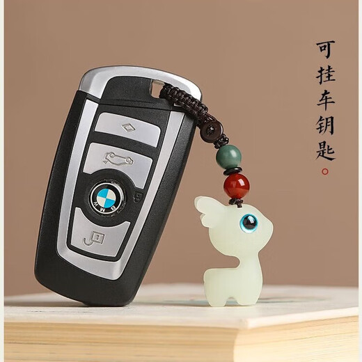 Have a safe journey, sandalwood deer car keychain pendant, exquisite mobile phone pendant, key pendant chain for men and women, luminous deer-carnelian keychain style