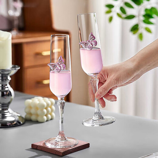 2 green apple embossed butterfly champagne glasses, a pair of beautiful goblets, red wine glasses, Chinese Valentine's Day engagement gift wine glasses
