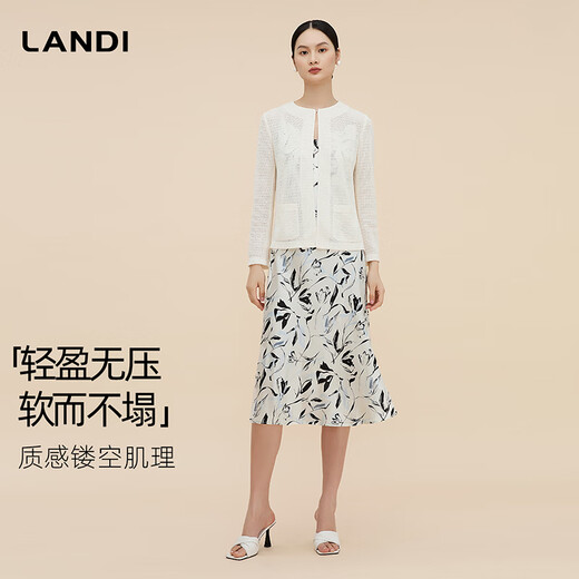 Blue Ground [Dan Ren Wardrobe] Landi Camellia White Relief Hollow Round Collard Jacket Top pour les femmes 2025 Début d'automne Nouveau produit Camellia Blu-White M
