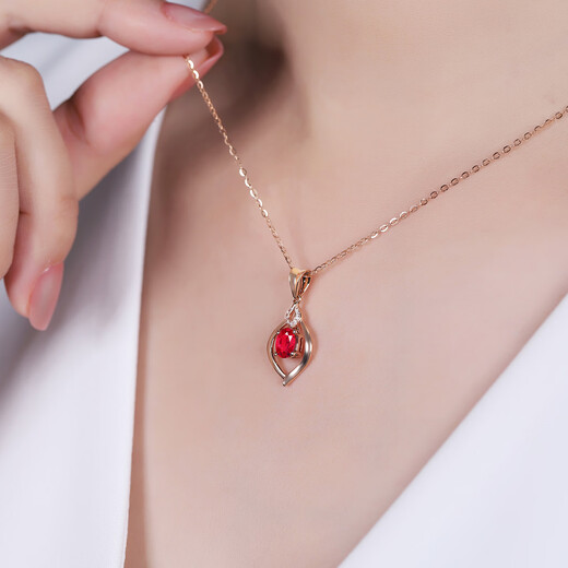 Tingliang 18K gold set with 0.8 carat ruby pendant and colorful treasure necklace with identification certificate as a gift for your lover. Pendant with 18K gold necklace