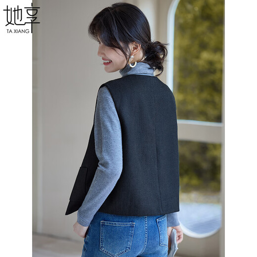 She enjoys the autumn and winter round neck small suit vest and feminine commuting sleeveless waistcoat top T53U105