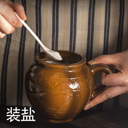 Meikejie Salt Jar Home Kitchen Covered Salt Jar Chili Oil Jar Old-fashioned Oil Pot Ceramic Jar Seasoning Bottle Jar 1 Jin Jin equals 0.5 kg (height about 12 cm) Ceramic Jar + Ceramic Spoon