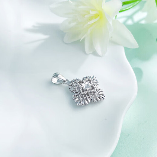 Laomiao platinum pendant pt950 winding lucky four-leaf clover platinum necklace girl's birthday Chinese Valentine's Day gift for girlfriend and wife, about 2.53g