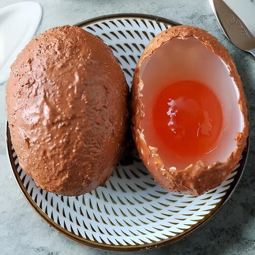Zhouzhou Egg Raw Salted Duck Egg, Red Clay, Freshly Pickled Red Egg Yolk, Salted Egg Yolk in Shell, Less Salt, Lightly Salted, 65g*10 pieces (average weight is about 65g or more) Zhouzhou Egg Raw Salted Duck Egg, Red Clay, Freshly Pickled Red Egg Yolk, Salted Egg Yolk in Shell, Less Salt, Lightly Salted, 65g*10 pieces (average weight is about 65g or more)