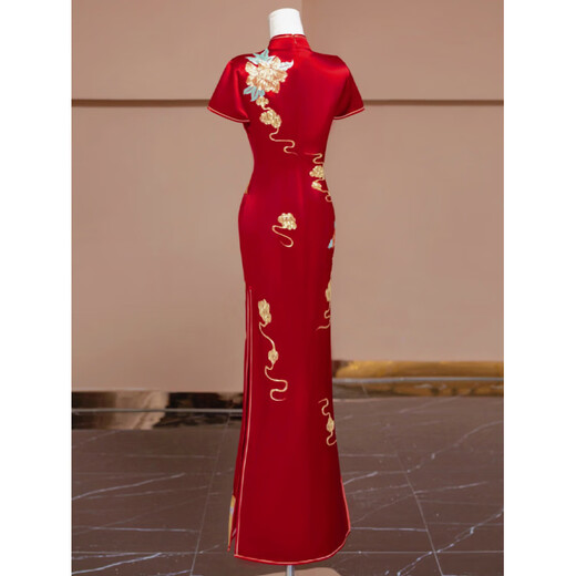 ROAR UTHAUG embroidered cheongsam embroidered and wedding dress 2025 bridal wedding dress Chinese wedding dress walk out of the pavilion toast dress engagement dress red cheongsam with free earrings S
