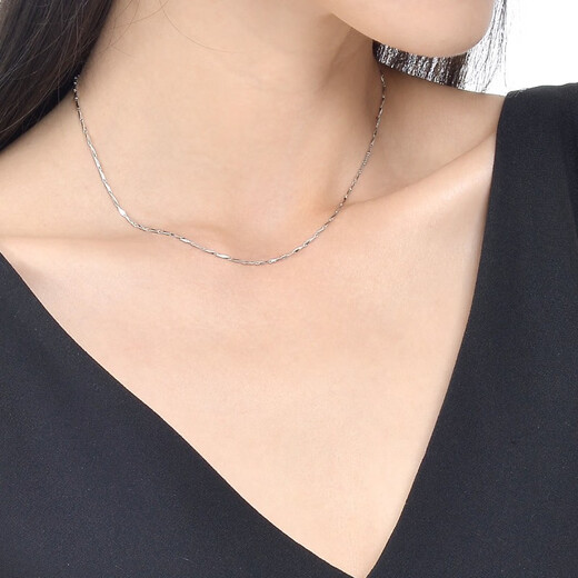 Chow Sang Sang Pt950 Platinum Necklace Versatile White Gold Necklace Plain Chain Clavicle Chain 33914N Price 45cm - 5.64g (including labor cost 480 yuan)