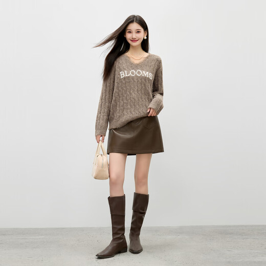 Qiushui Yiren Classic Simple V-neck Wool Sweater 2025 Winter New Women's Elegant Textured Warm Top Coffee S