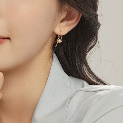 Chow Sang Sang rose gold LaPelle single-sided color gold stud earrings for women Akoya pearl earrings 90033E