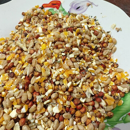 Sorghum, wheat and chopped corn mixed to feed chickens, corn crushed residue, corn grits, chicken and duck grain, pigeon grain, rabbit, pig, hamster, 7Jin Jin equals 0.5 kg (sorghum + wheat + chopped corn mixed)