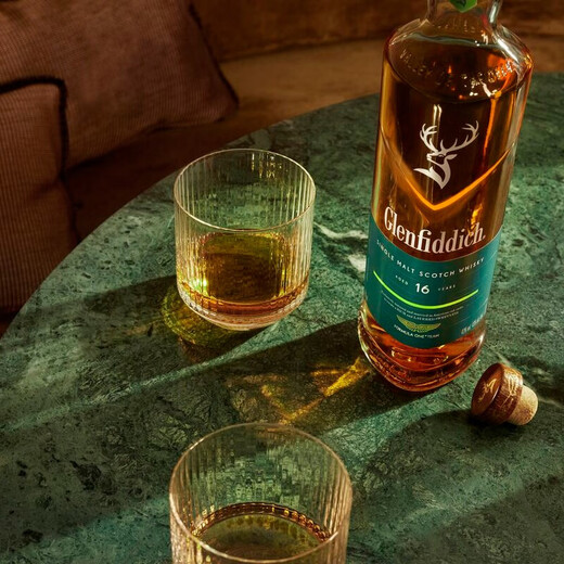 格兰菲迪（GLENFIDDICH）格兰菲迪X阿斯顿·马丁F1车队联名限量版 16年单一麦芽威士忌洋酒
