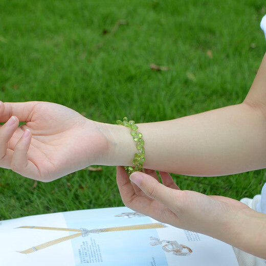 Her Generation Natural Peridot Bracelet Small Fresh Green Ins Style Design Faceted Color Gemstone Bracelet 7*7*4MM Peridot (861752)