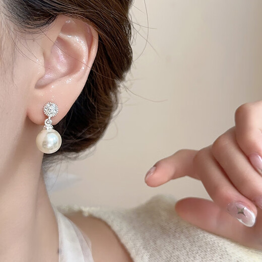 Liu Yifei's same style non-pierced ear clips for girls imitation pearl earrings 2025 new style punch-free niche light luxury earrings one pair of ear clips