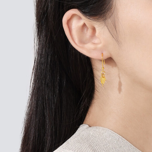 Chow Sang Sang gold earrings, a pair of pure gold leaf earrings for women, three-gold jewelry birthday gift 40535E, priced at 3.5 grams