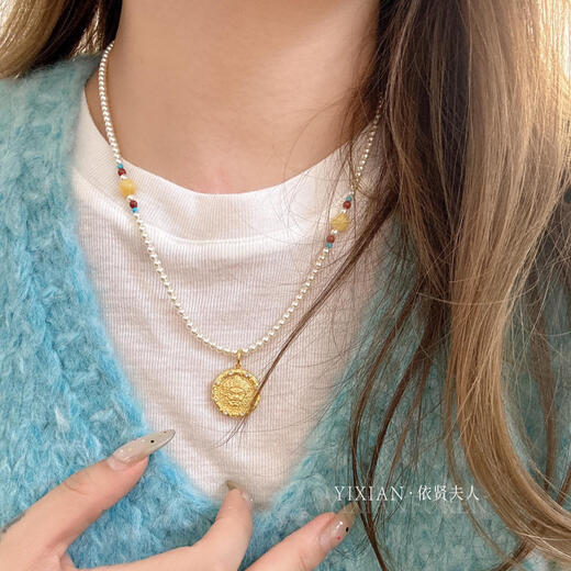 Lady's handmade pearl necklace, beeswax universal, yellow God of Wealth pendant, high-end clavicle chain, yellow God of Wealth chain