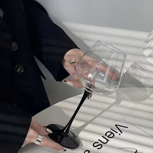 Qinkai goblet ins high-looking red wine glass light luxury goblet black and red bow tie crystal glass wine glass home white stem red wine glass 180ml