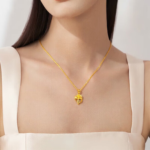 Chow Tai Fook gold necklace women's hard gold carnation pendant new style pure gold necklace clavicle chain National Day gift