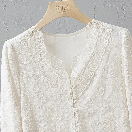 Cypress plus velvet hook pattern lace shirt for women 2026 spring new lady V-neck solid color long-sleeved temperament shirt