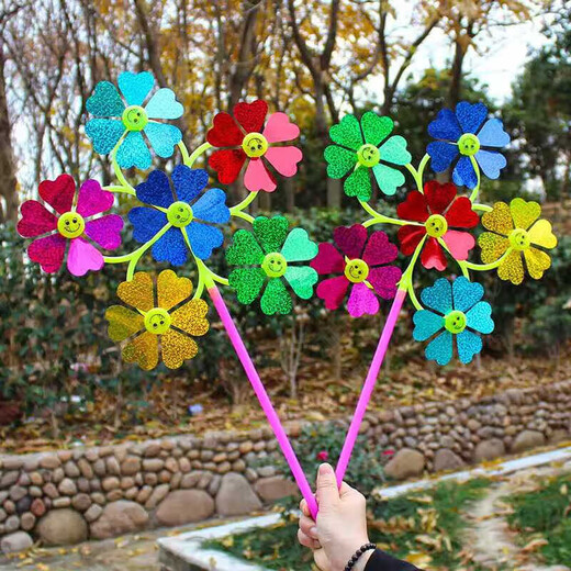 Magic Bean Shenghuo Kindertag Neue Cartoon leuchtende sechsrädrige Windmühle Kinder Eltern-Kind-Spielzeug im Freien Geschenk Nachtmarkt Internet Celebrity Pendel leuchtend lächelnde sechsrädrige Windmühle Zehn Packungen elektronische Karte