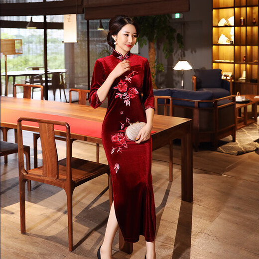 New autumn and winter cheongsam velvet improved long embroidered performance clothes slim mother clothes daily wear new Chinese clothes blue T0063-A M recommended 90-100Jin Jin equals 0.5 kg