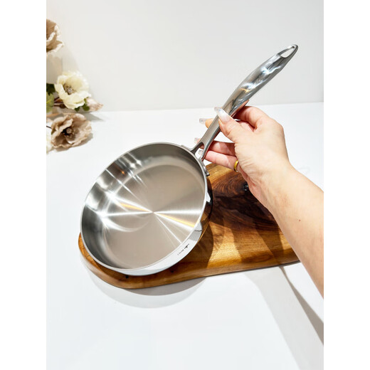 Fat Donglai exports the same style 18/10 stainless steel frying pan household frying pan fried eggs steak pancake pan frying pan 18cm frying pan + stainless steel lid