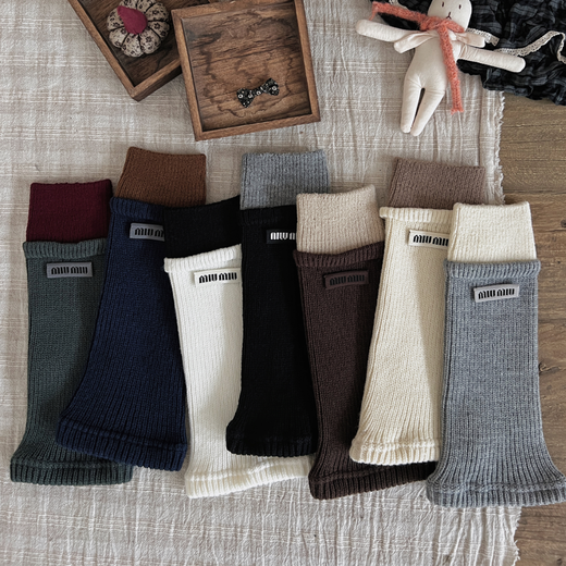 Jimita children's socks autumn and winter knitted thickened girls' knee pads and calf covers Korean style ins girls' pile socks winter dark gray (1 pair) Model's color is one size fits all (socks length is about 26cm)