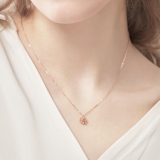 Chow Sang Sang colored gold necklace mint 18K rose gold lingering eight-pointed star necklace 91599N price 45 cm
