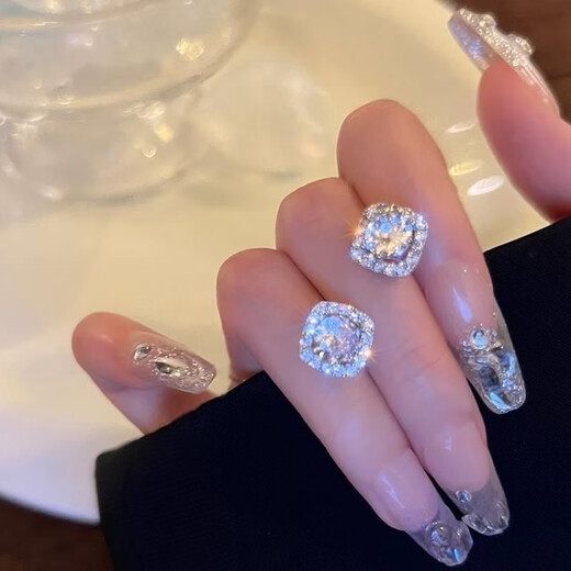 Xiaoliang Old Phoenix Sterling Silver 9999 Earrings Sugar Cube Diamond Square Earrings Super Sparkling New Style Earrings Exploding Exquisite Small Sugar Cube Earrings 1 Pair Sterling Silver Lao Fengxiang Same Style