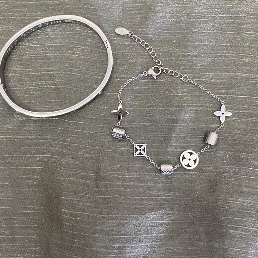 Jiaye K gold four-leaf clover titanium steel silver waist bracelet presbyopia bracelet light luxury fashion temperament versatile and non-fading 999 gold bracelet