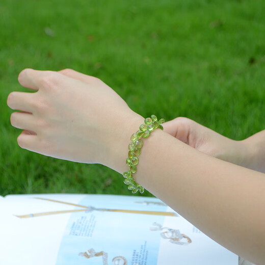 Her Generation Natural Peridot Bracelet Small Fresh Green Ins Style Design Faceted Color Gemstone Bracelet 7*7*4MM Peridot (861752)