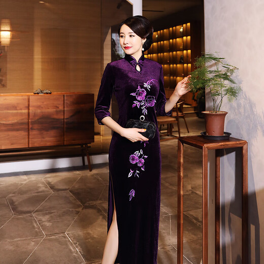 New autumn and winter cheongsam velvet improved long embroidered performance clothes slim mother clothes daily wear new Chinese clothes blue T0063-A M recommended 90-100Jin Jin equals 0.5 kg