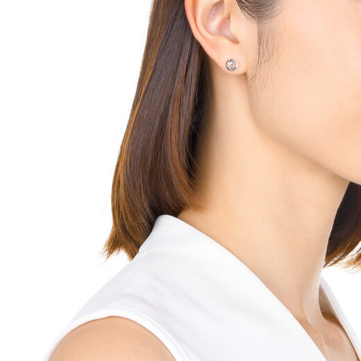 Chow Sang Sang Pt950 platinum earrings white gold earrings 33538E priced at 2.19 grams (including labor cost of 200 yuan)