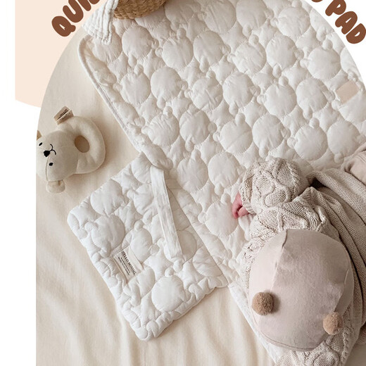 Other Korean style quilted diaper pads, baby outing diaper changing pads, foldable baby portable diaper pads, white bear head diaper pads 73x42cm