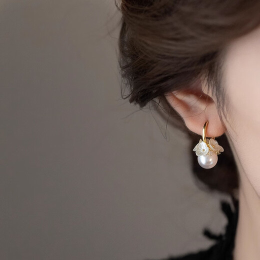 Qi Xiaomi Super Immortal Flower Pearl Earrings Women's Earrings Niche Design Light Luxury Earrings High-Quality Temperament Imitation Pearl Earrings A Pair of Flower Earrings