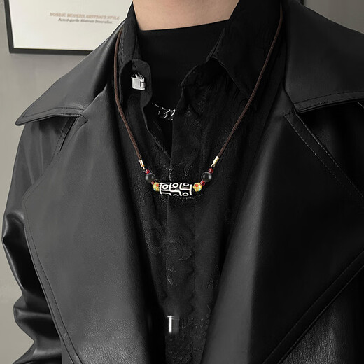 Emeishan has passed the nine-eye Dzi bead pendant amulet for men and women, and is a birthday gift for boys and girls in their zodiac year.