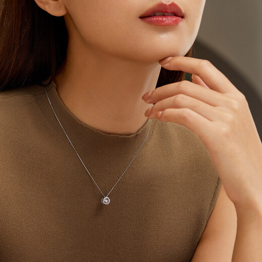 Lukfook Jewelry 18K Gold Beating Heart Diamond Necklace Swingable Chain for Gifts cMDSKN0049W Total Weight 2.14 Grams