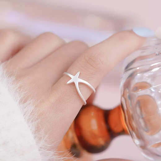 Lao Fengxiang S925 silver niche design unique star ring female personality light luxury commuting versatile open ring star ring --- silver opening adjustable
