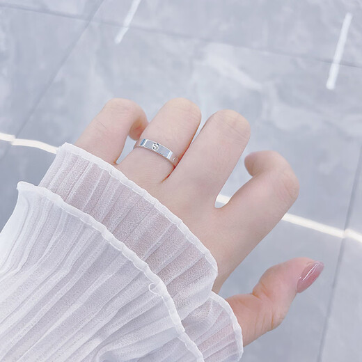 Laofu gold platinum solid solid screw-shaped rice-shaped ring ring (face width is about 3. Mother and lover's birthday Mid-Autumn Festival gift screw-shaped rice-shaped ring ring (about 4.57g)