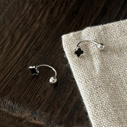 Mansheng S999 sterling silver four-leaf clover earrings for women niche design double ear pierced one-piece earrings no need to remove ear bone nail earrings S999 pure silver four-leaf clover earrings one pair