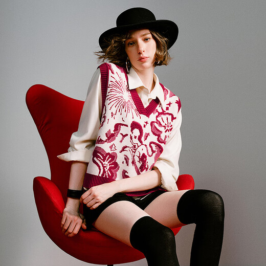 Chuyu Mengzhu Daji co-branded New Year's knitted vest for women 2025 Winter Art Year of the Horse Totem Top New Year Red M