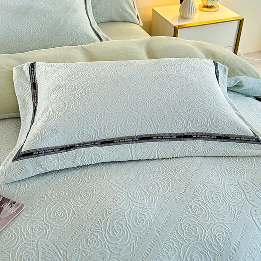 Mercury series home textiles new 2025 new milk velvet carved four-piece set double-sided baby velvet autumn and winter thickened bed sheet quilt cover butterfly-light green bed sheet style 2.0m four-piece set