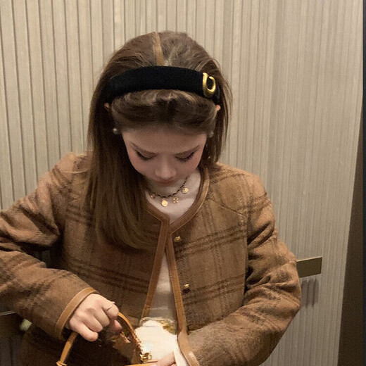 Miao Yijia black velvet headband for women, autumn and winter high skull pressure headband, elegant and high-end hairpin, versatile outer hair accessory, black C-shaped headband